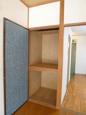 Receipt. Western-style storage space