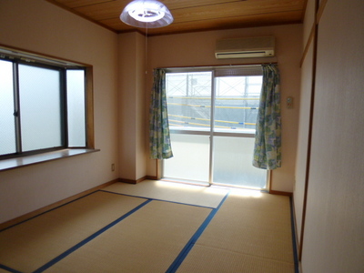 Living and room. Two-sided lighting Japanese-style room