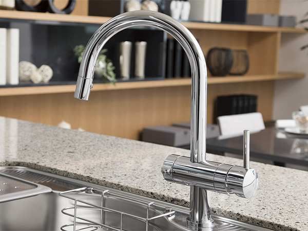 Kitchen.  [Water purifier integrated faucet with hand shower function] Come in handy for cleaning the dishwasher and sink, It has adopted a convenient drawer-type shower faucet. (Same specifications)