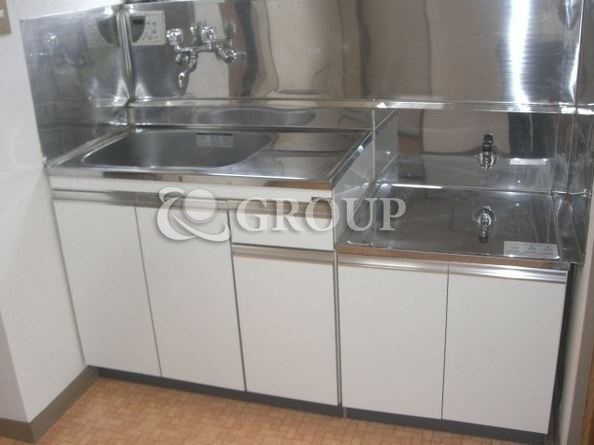 Kitchen. Two-burner gas installation Allowed