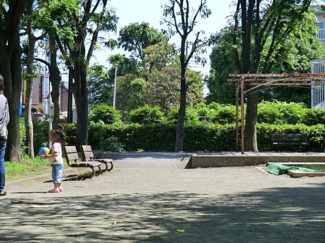 park. 915m to Yakumo Kokura park