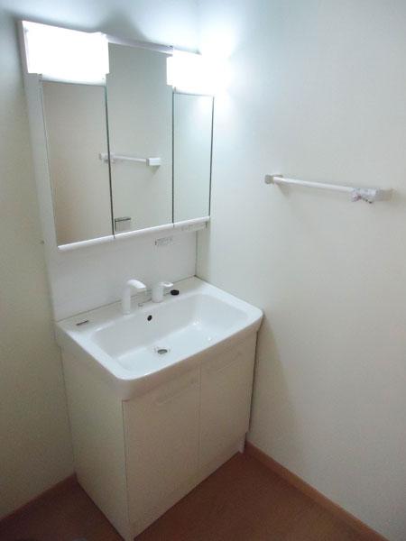 Wash basin, toilet. 15 Building wash basin (March 2013 shooting)