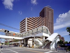 Shopping centre. Rurie Shin-Kawasaki until the (shopping center) 435m