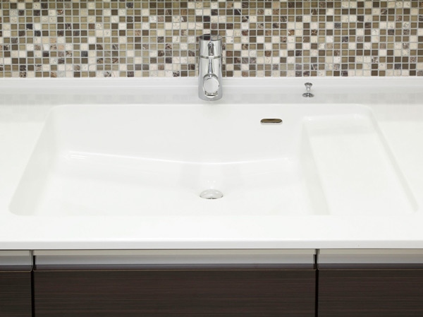 Bathing-wash room.  [Counter-integrated basin bowl] There is no seam, Easy to clean. Clean design is also attractive.