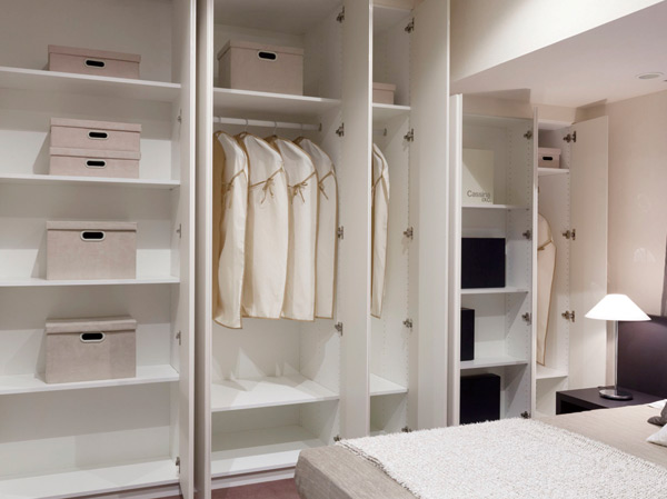 Receipt.  [closet] Since it can be stored securely, Live clean beautifully. Not only the hallways and entrance of storage space, Also in each room and the water around, Installation efficiently taking advantage of the system storage space. In accordance with the respective space applications, And out easily, It has achieved a beautiful storage.