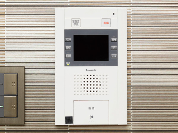 Security.  [Recording function with intercom] Monitor with intercom in the dwelling unit can be unlocked after checking the state of the entrance in the color image. Also, Also features a recording function.