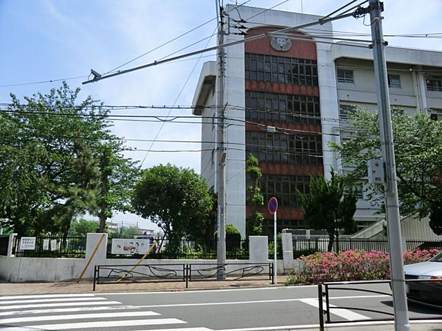 Junior high school. 600m to the Kawasaki Municipal Tsukagoshi junior high school