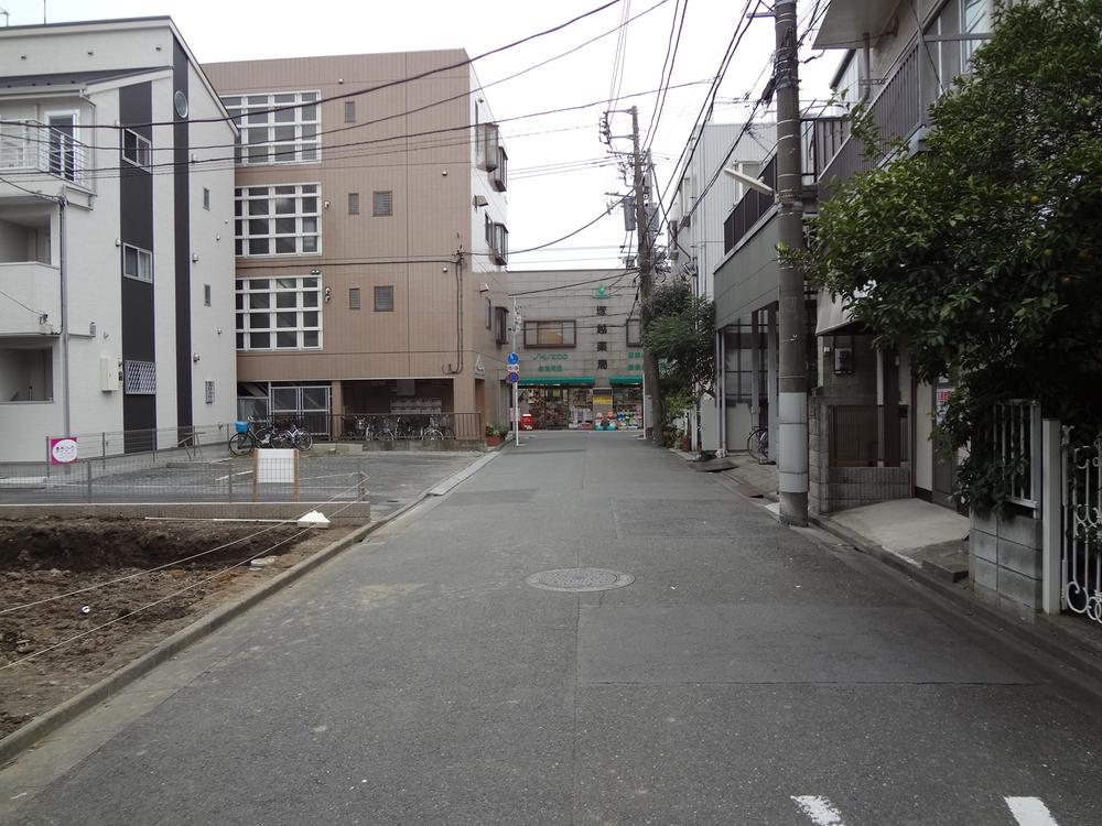 Local photos, including front road. Local (11 May 2013) Shooting