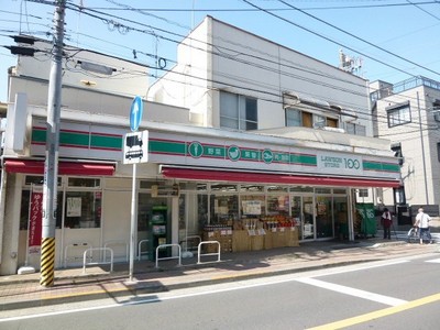 Convenience store. Lawson 100 up (convenience store) 10m