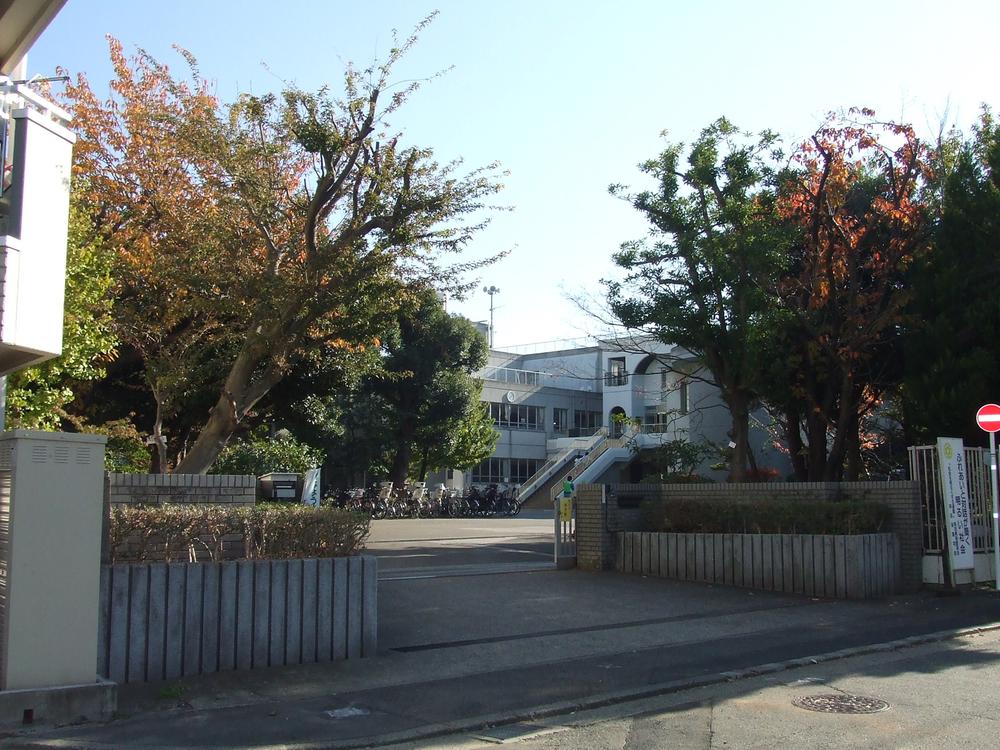 Primary school. 430m to Kokura elementary school