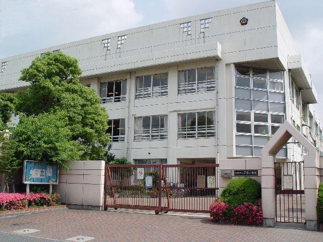 Primary school. Close by is also safe to 312m elementary school to Kawasaki Tachido hand Elementary School.