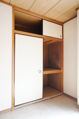 Receipt. Storage of Japanese-style room. 