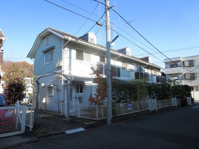 Building appearance. South-facing balcony terrace house. It is a corner room ☆
