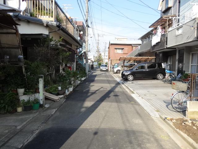 Local photos, including front road. Local (12 May 2013) Shooting