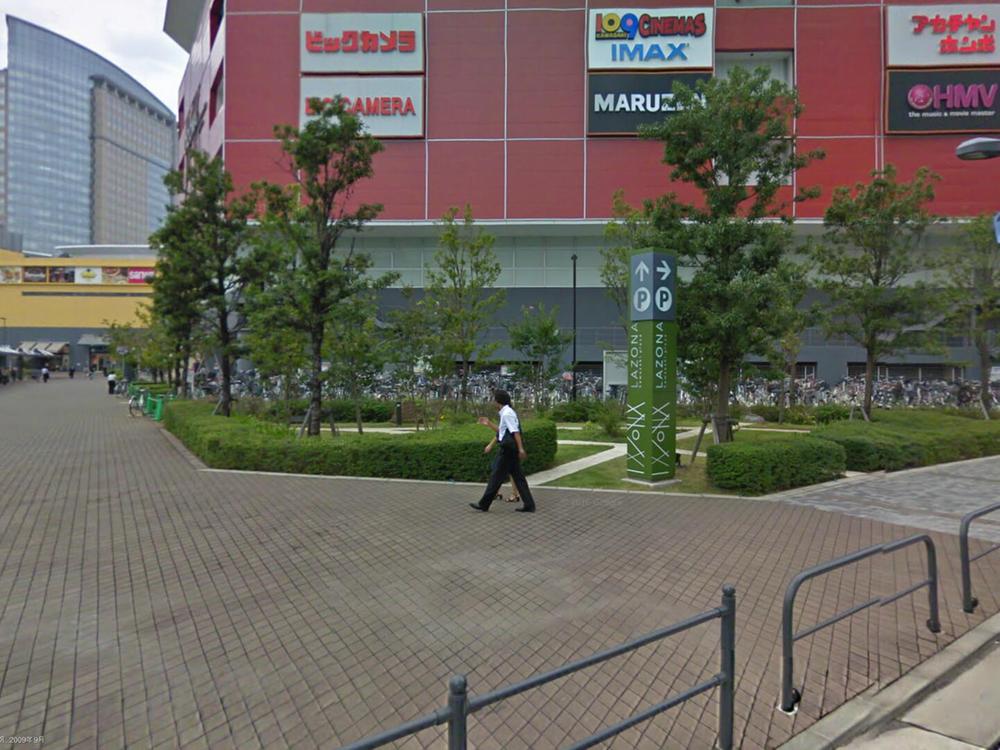 Shopping centre. Kawasaki Plaza up to 350m