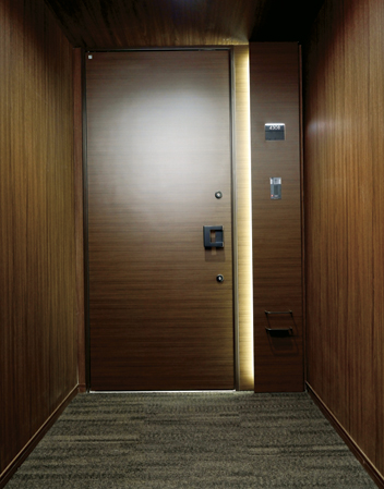 Interior.  [alcove ・ Entrance panel indirect lighting] Ensure the depth some space to the front door does not appear in the shared hallway. It can increase private property can block the eyes from the outside. Also, Set up a portrait of indirect lighting in the entrance panel slit. While light gently at hand at the time of the key of the opening and closing will produce also the beauty of the appearance.