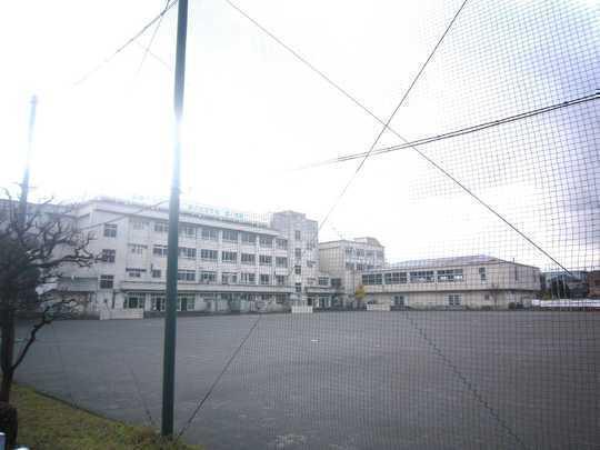 Other. Ogura Elementary School 4-minute walk (about 300m)