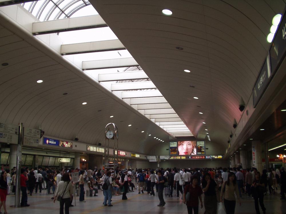 station. Flat 5-minute walk from 400m Station to JR Kawasaki Station, The station also available escalator.