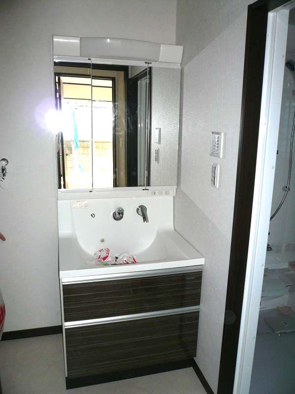 Wash basin, toilet. Example of construction