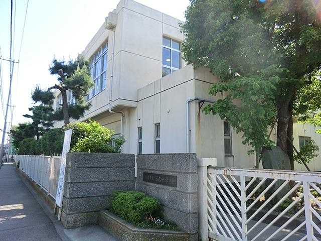 Junior high school. 505m to the Kawasaki Municipal Hiyoshi Junior High School