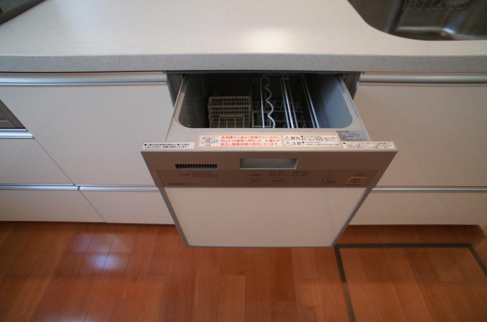 Kitchen. Built-in dishwasher