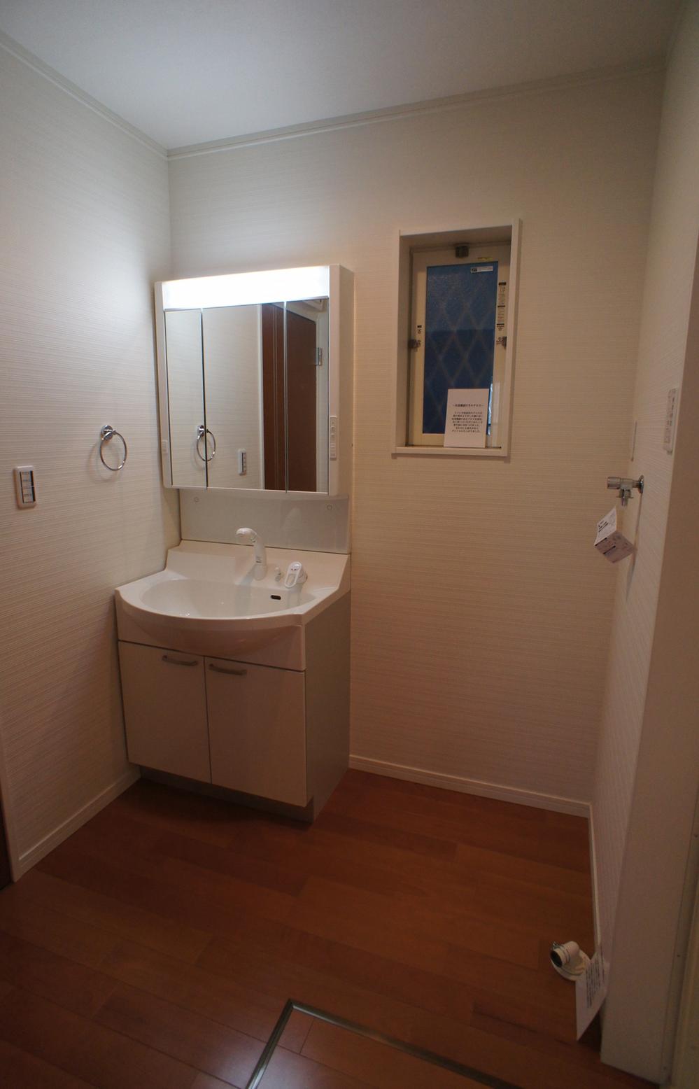 Wash basin, toilet. Basin dressing room and spacious, There is also under-floor storage