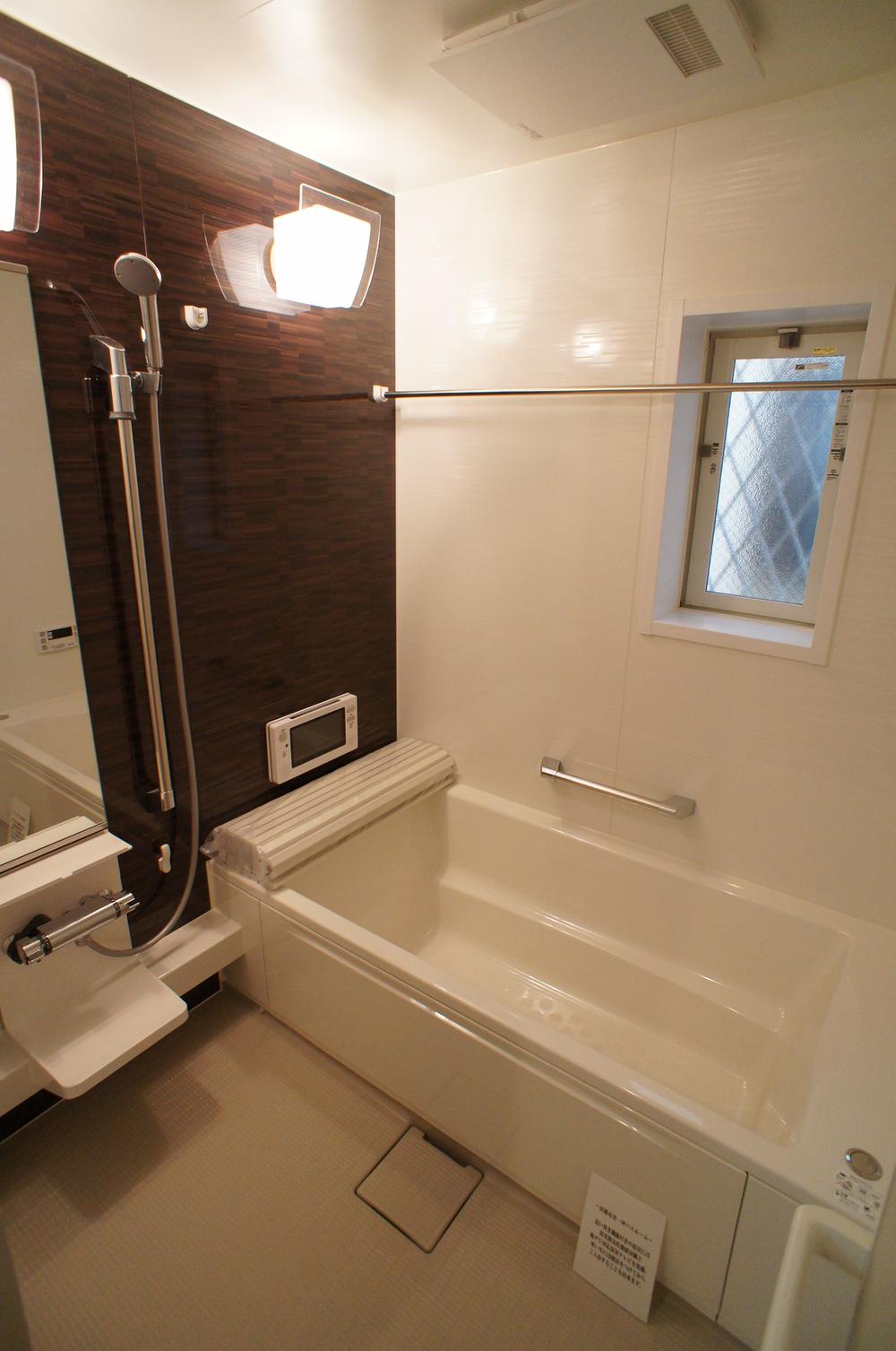Bathroom. 1 square meters bathroom with bathroom ventilation drying heating