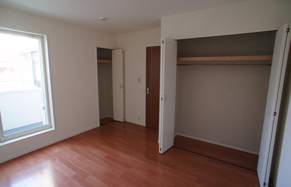 Non-living room. Living room with a large storage, Second floor living room is all six quires more