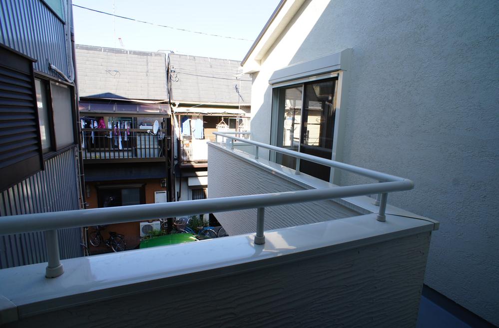 Balcony. Adoption of an L-shaped balcony with a feeling of opening