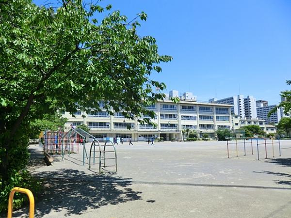Primary school. Kawasaki Tatsuko cho Elementary School 450m to