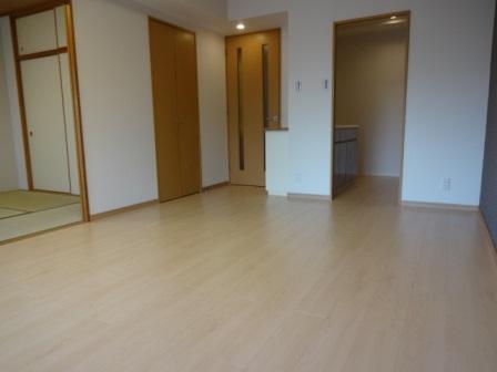 Living. Japanese-style room with an adjacent living room dining