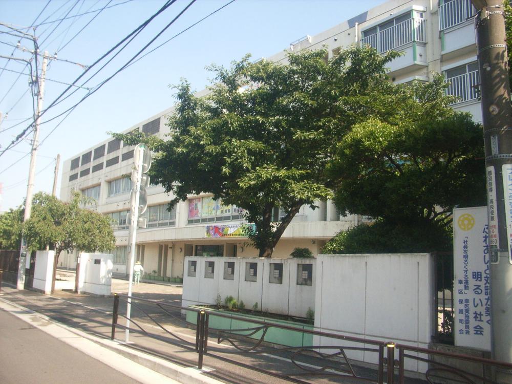 Other. Minamikase Junior High School (620m)