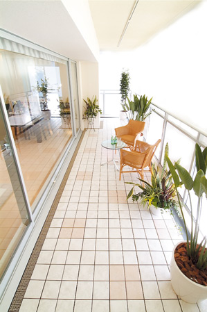 Other.  [Open living room balcony] About 2m (type depth is the largest ・ It depends on the rank). Even a full-fledged gardening, Also a little lunch, Reading of the place the chair also enjoy free. A life that contact with nature, You refreshing Kanae. (First floor dwelling units will be on the terrace. )