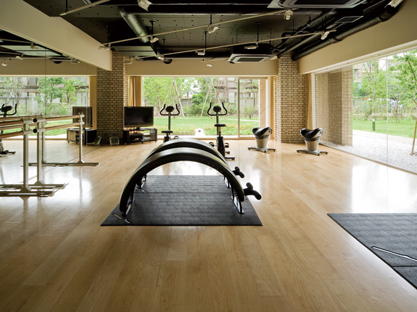 Shared facilities.  [Fitness studio] Matching full-fledged training machine, It supports the health of people who live.