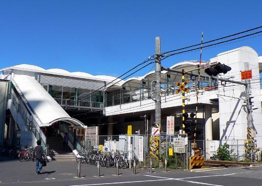 station. 1200m until JR Kashimada Station