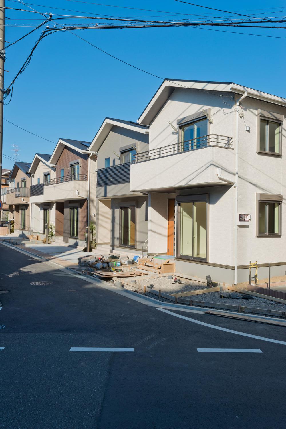 Local photos, including front road. From 5 Building 1 Building State of appearance