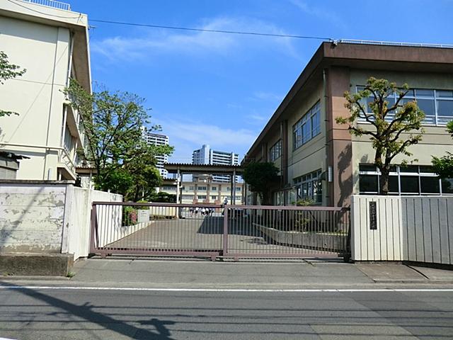 Junior high school. 569m to the Kawasaki Municipal Miyuki junior high school