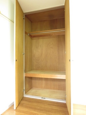 Receipt. Easy-to-use closet type