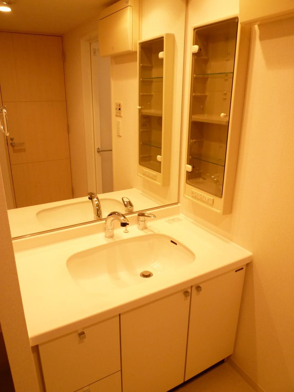 Wash basin, toilet. Single lever shower faucet