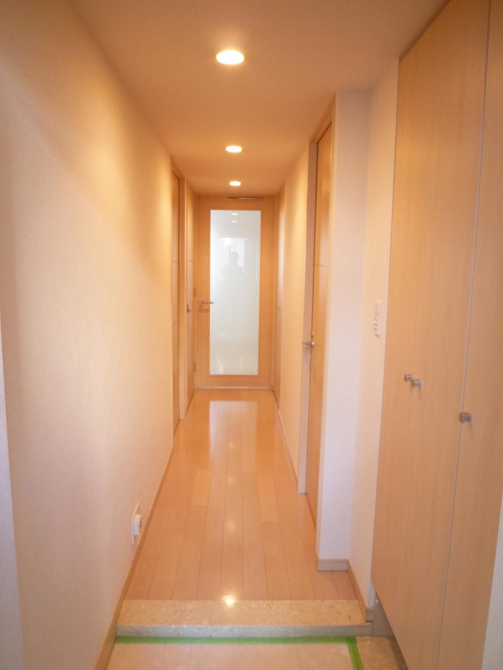 Entrance. Large shoe box at the door