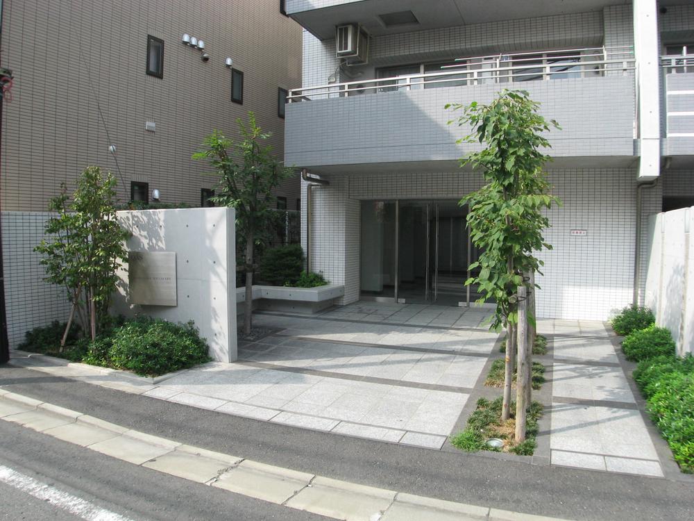 Entrance. Entrance with approach