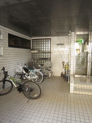 Other common areas. Mansion entrance