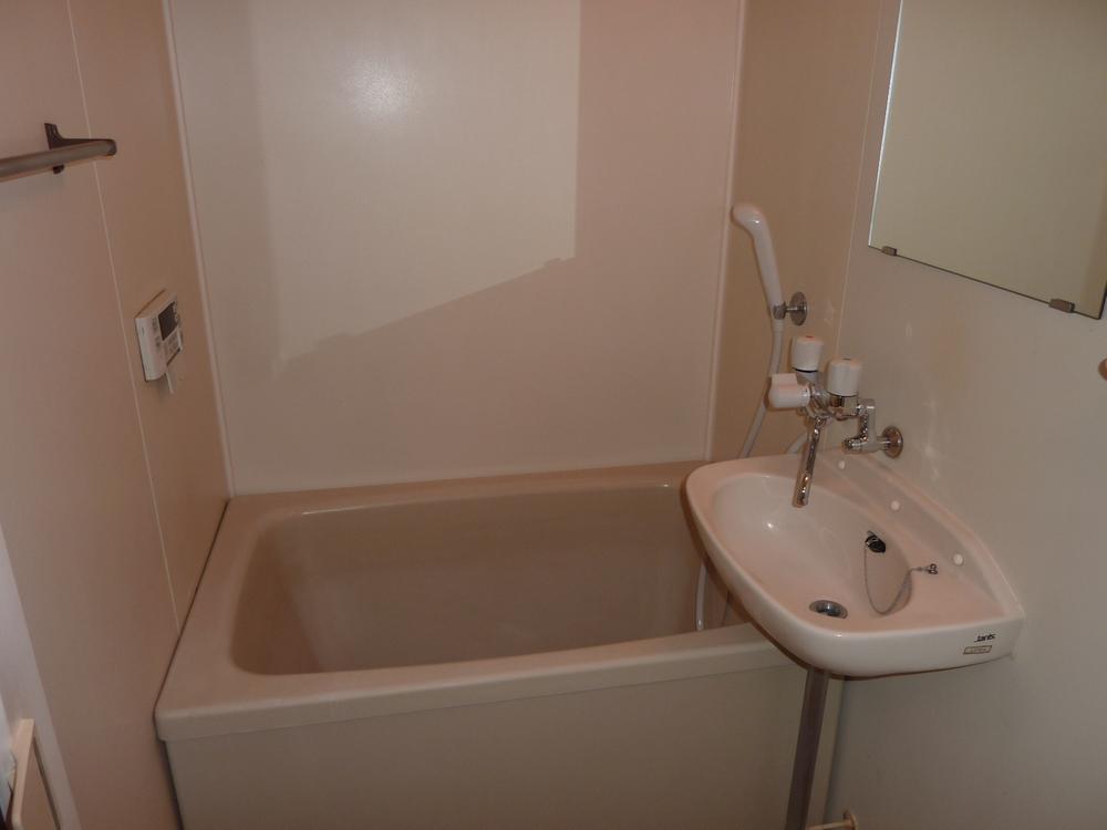 Bathroom. It is the bathroom of the two-point unit.