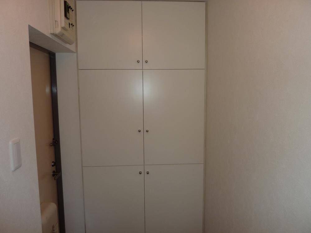 Receipt. Also with storage in the front door.