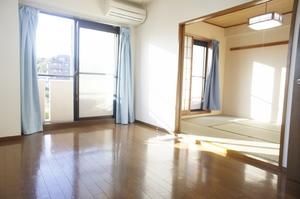 Living and room. For two-sided lighting, Day ・ Ventilation good