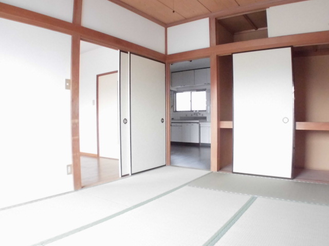 Living and room. Japanese-style room of the start of warm sunshine from the south