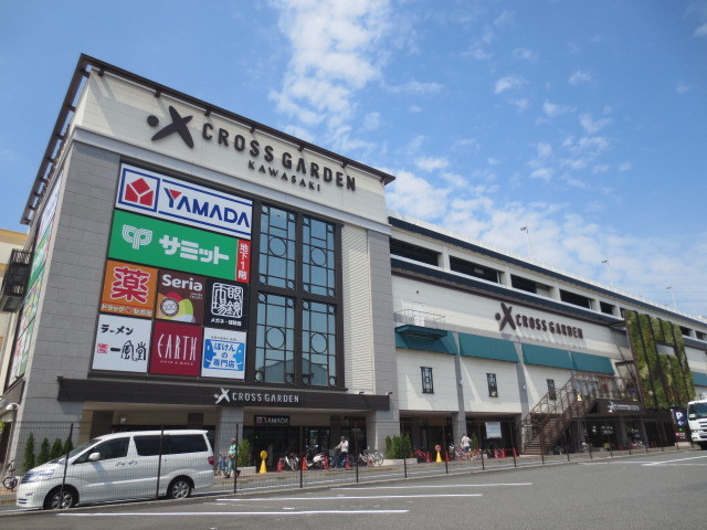 Shopping centre. 1500m to cross Garden (shopping center)