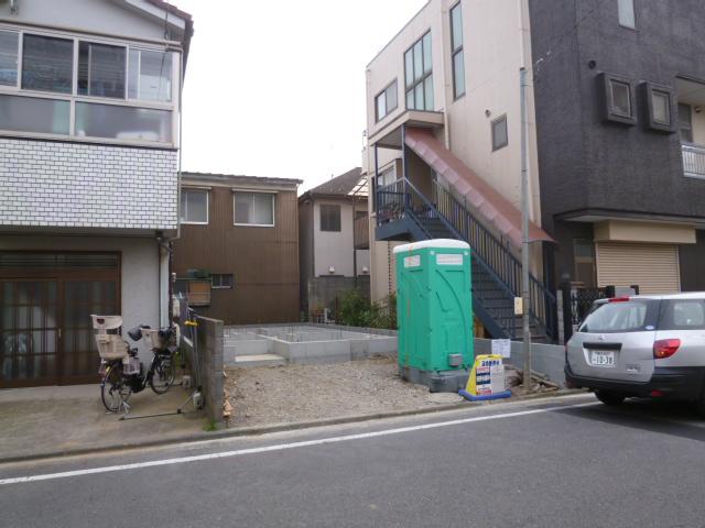 Local photos, including front road. Local (12 May 2013) Shooting