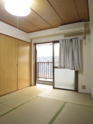 Living and room. You will feel the comfort of the Japanese-style room