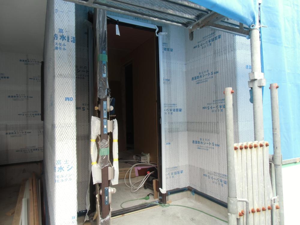 Local appearance photo. Floor heating standard equipment! Dishwasher ・ Equipment of enhancement such as the system kitchen with water purifier! 